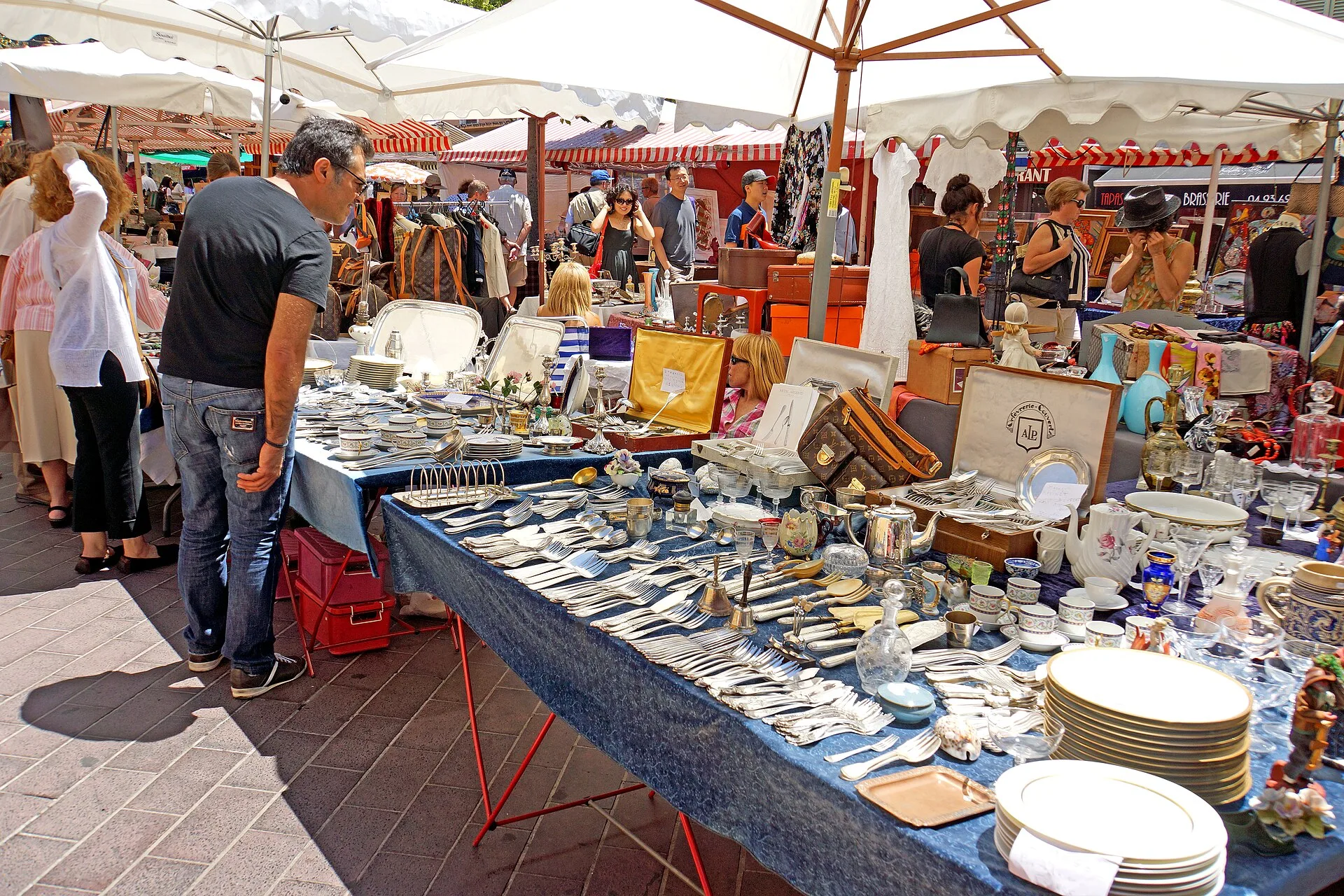 Le cours Saleya à Nice, le marché le plus célèbre