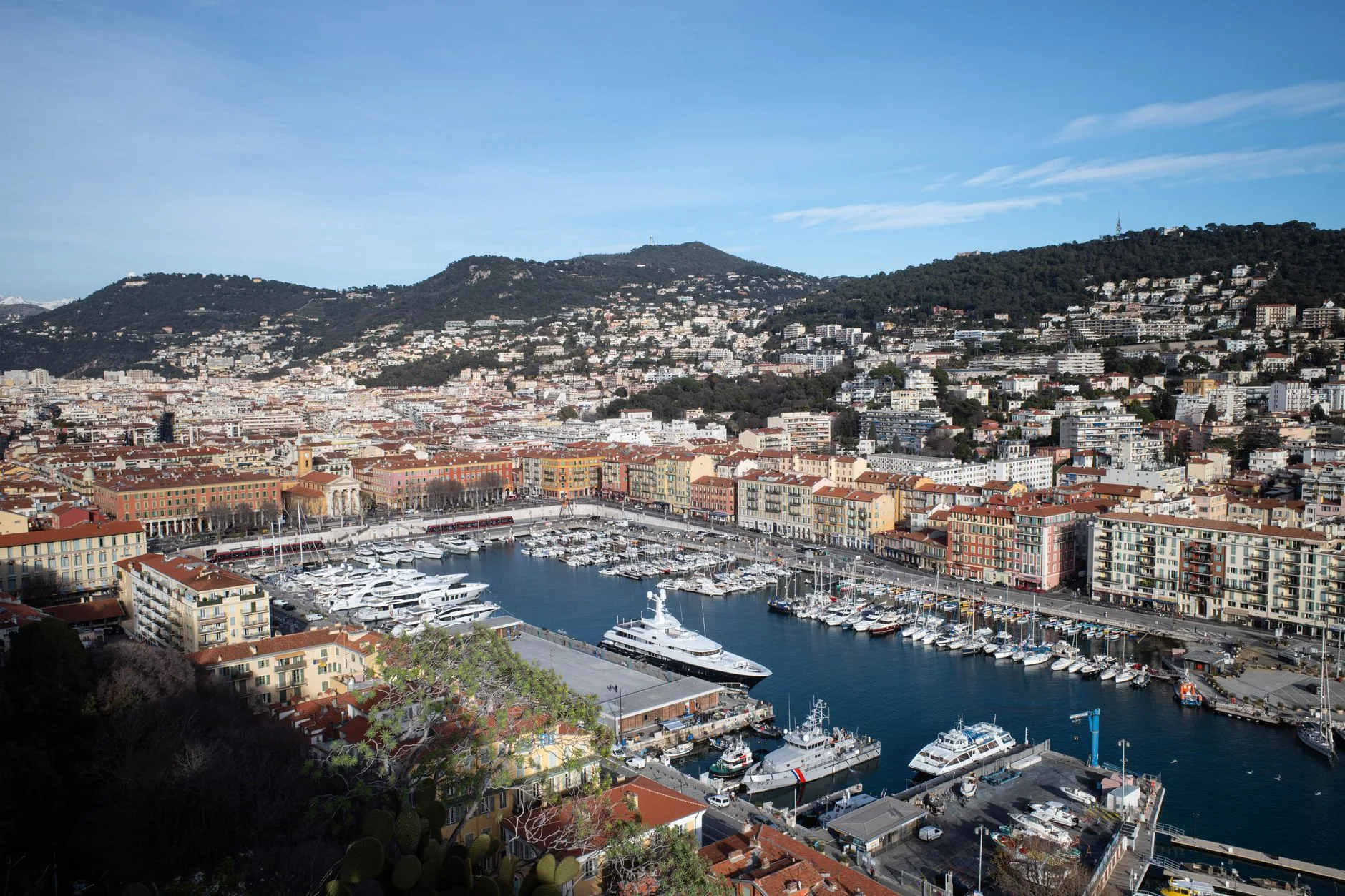 Le port et Mont Boron : calme et authenticité