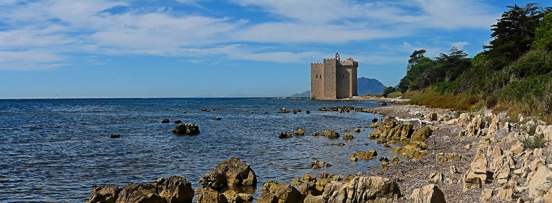 L'île Saint-Honorat : l'abbaye et les moines vignerons