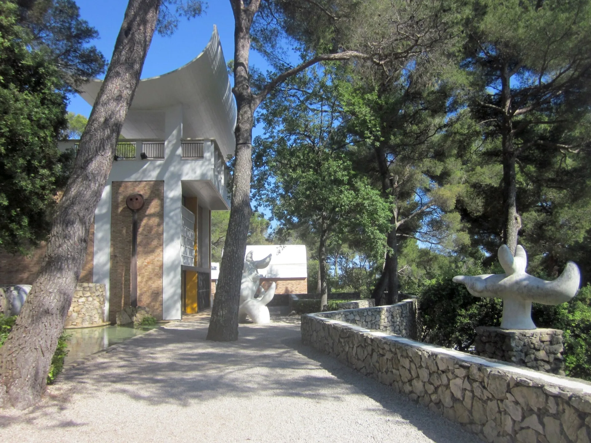 ️ La Fondation Maeght, un incontournable pour les amateurs d'art moderne